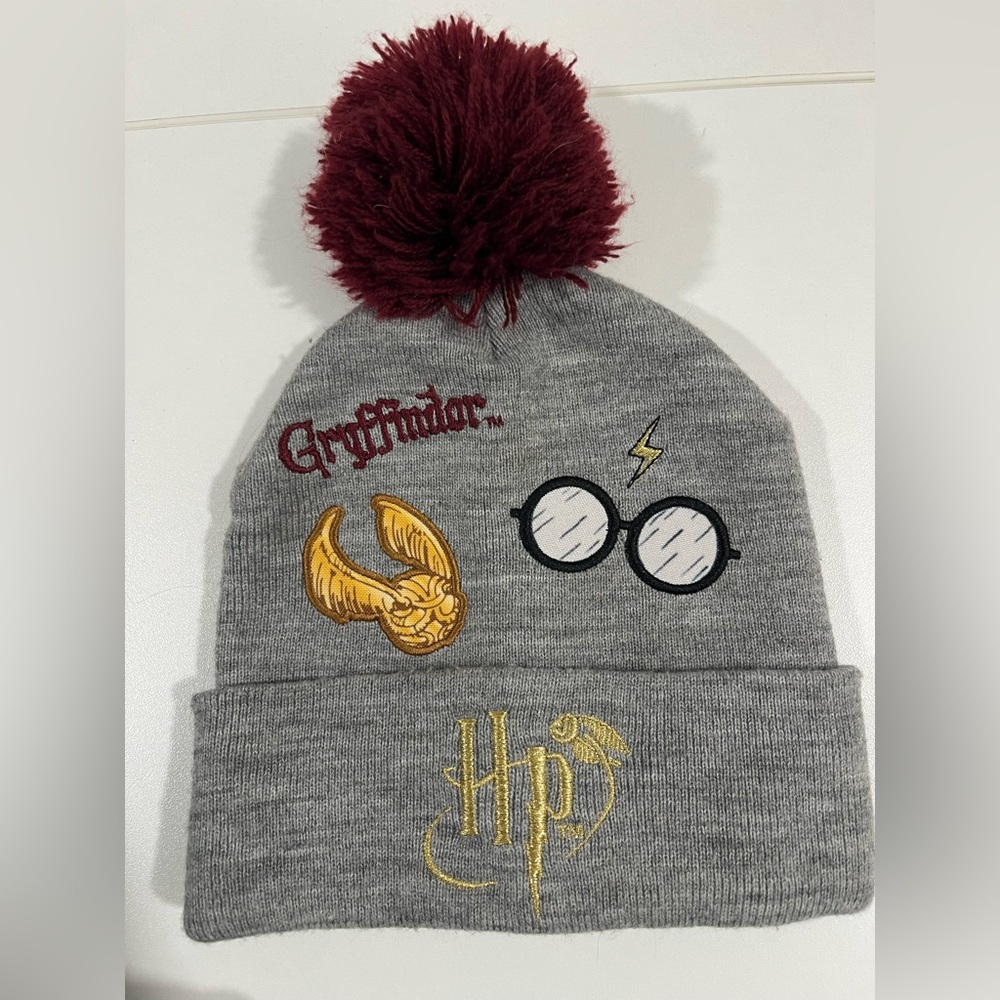 H&M Harry Potter Beanie Hat Size 5T/7 Gryffindor Embroidered, Gray